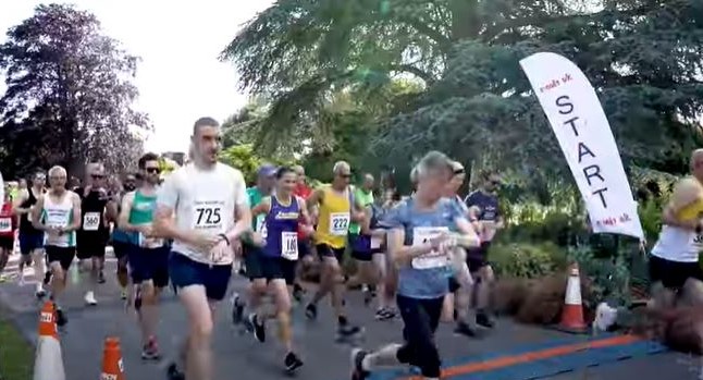 Simon Hunt hits up Exbury Gardens 10k