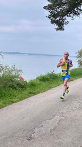 Barry Dolman heading past the sea in the Netley 10k