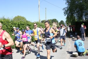 Ricky Brennan starting the Tarrant Valley 10k