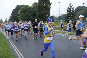 Emma Biggs starting the Round the Lakes 10k