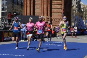 Barry Dolman battling it out in the Barcelona Marathon