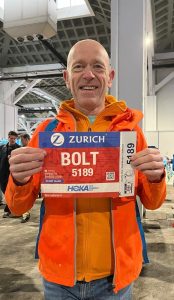 Barry Dolman picks up his number for the Barcelona Marathon