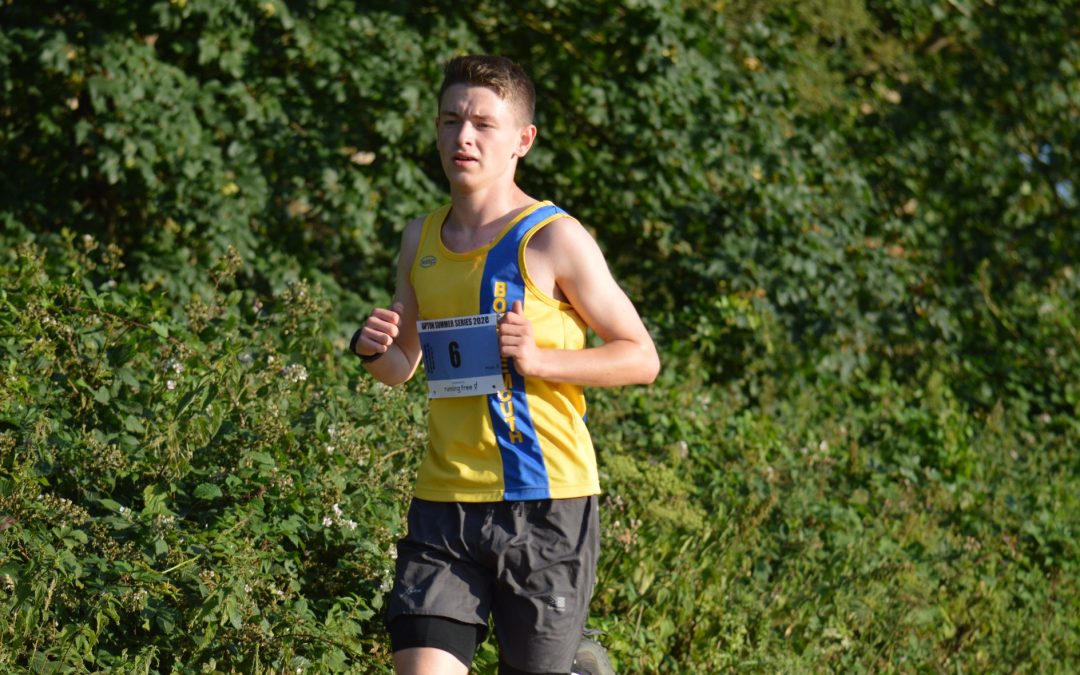 Mearns masters the climbs to win at Larmer Tree