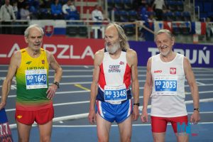 Geoff Newton in the M80 3000m race at the European Masters Indoor Championships -