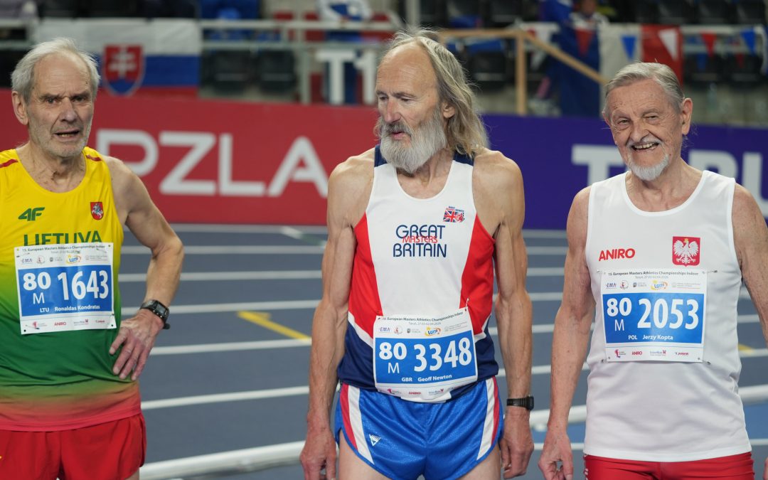 Geoff shows them how to run in England Masters Indoor Championships