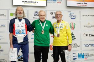Geoff Newton with the other M80 medallists from the cross country