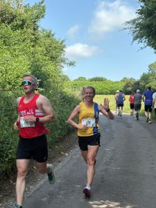 Katie Gunn waving in the Alresford 10k
