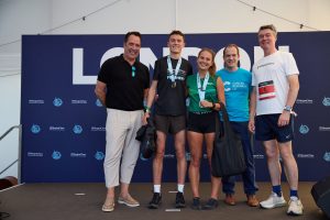 David Seaman with the male and female winners of the JPMorganChase Challenge
