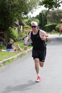 Stu Bowers giving the thumbs up in the Coombe Keynes 10k