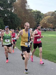Clint Taylor in the Round the Lakes 10k